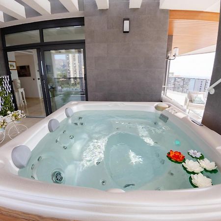 Sunset Waves Benidorm Julieta Vistas Al Mar Premium 200 Mt2 Con Jacuzzi En Terraza Apartment Exterior photo
