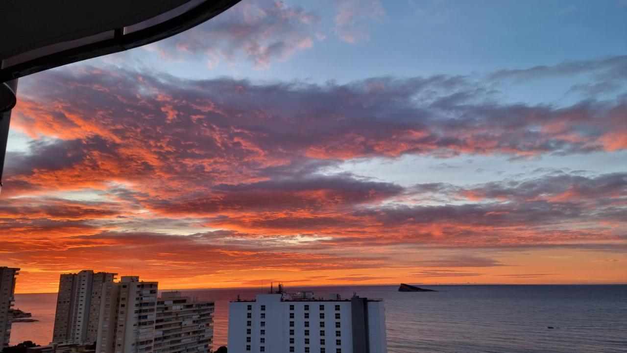 Sunset Waves Benidorm Julieta Vistas Al Mar Premium 200 Mt2 Con Jacuzzi En Terraza Apartment Exterior photo