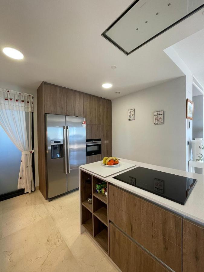 Sunset Waves Benidorm Julieta Vistas Al Mar Premium 200 Mt2 Con Jacuzzi En Terraza Apartment Exterior photo