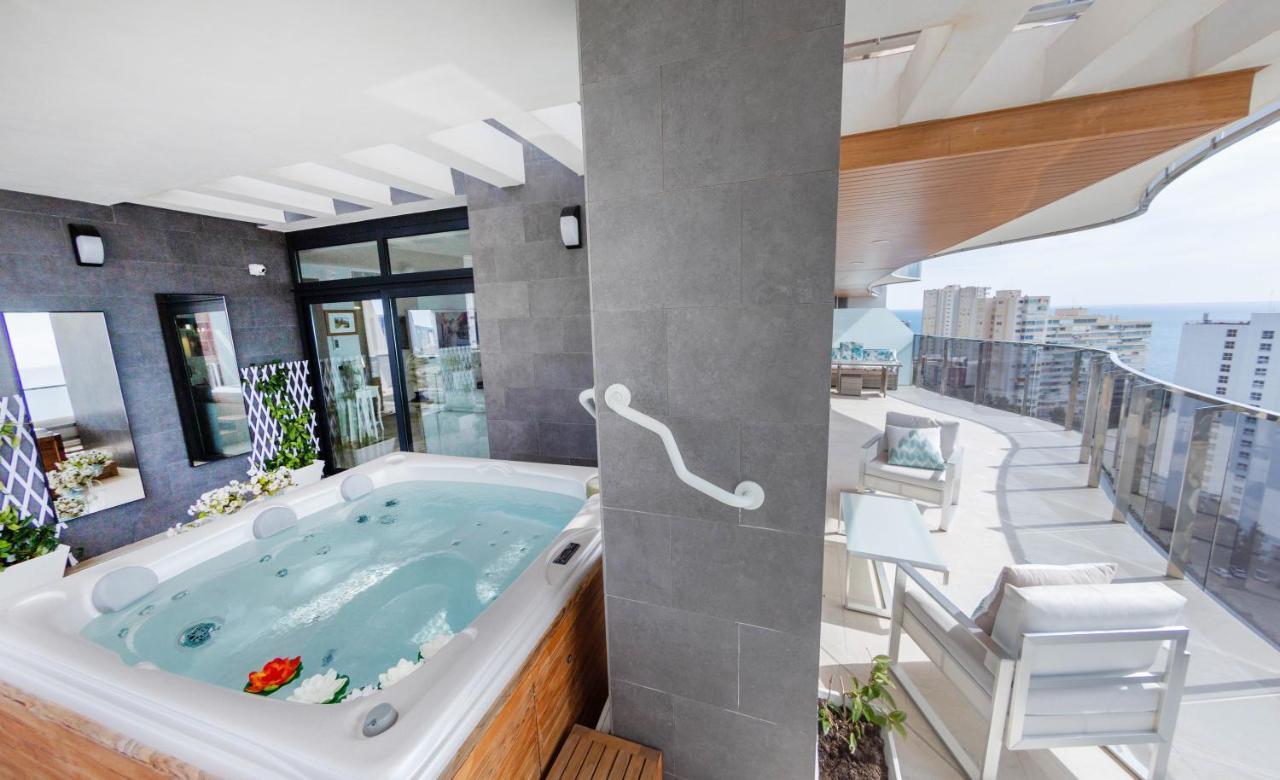 Sunset Waves Benidorm Julieta Vistas Al Mar Premium 200 Mt2 Con Jacuzzi En Terraza Apartment Exterior photo