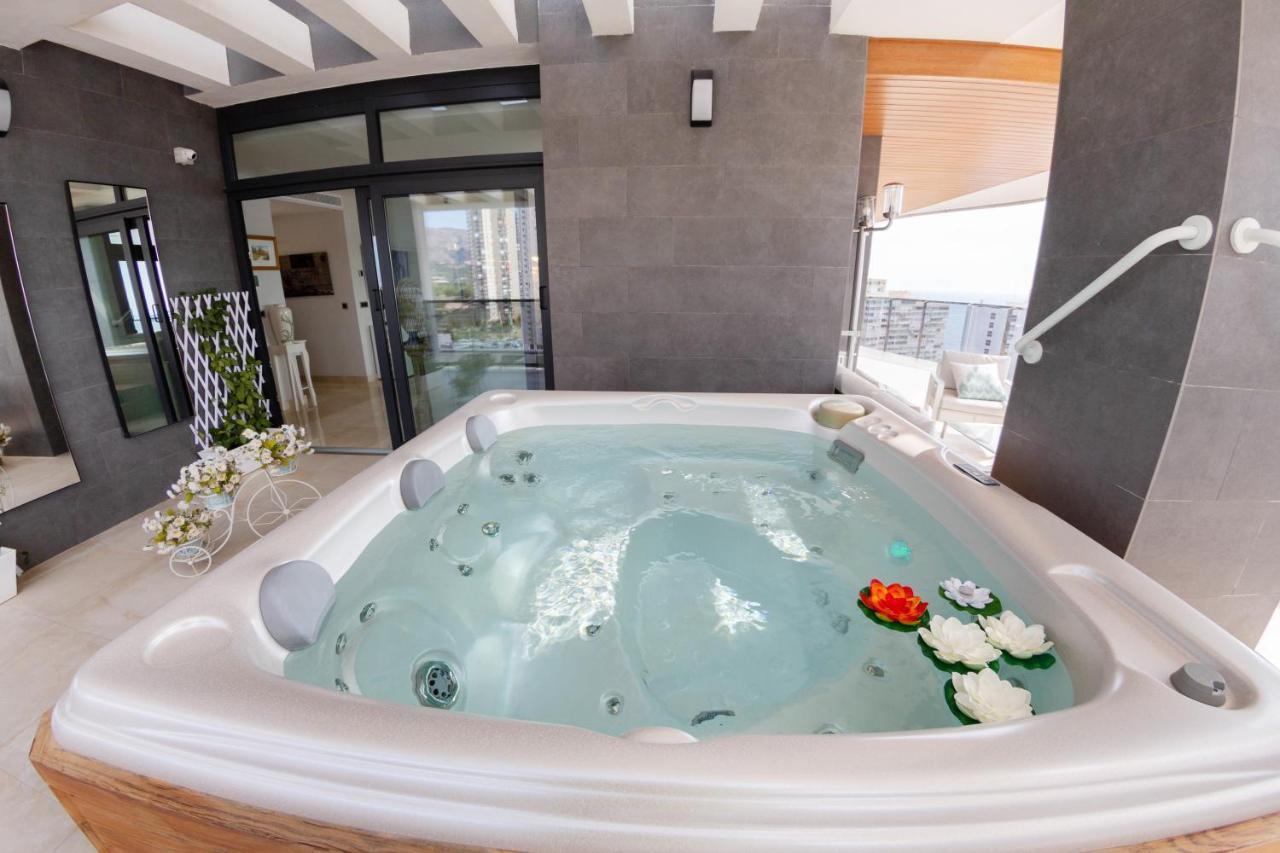 Sunset Waves Benidorm Julieta Vistas Al Mar Premium 200 Mt2 Con Jacuzzi En Terraza Apartment Exterior photo