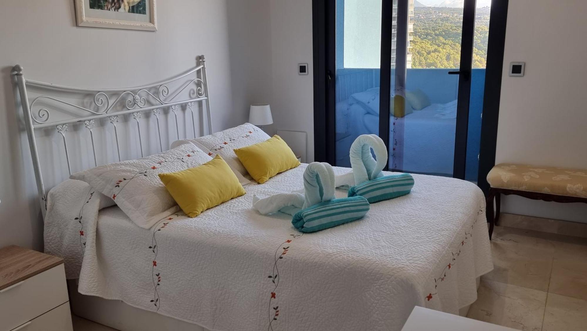 Sunset Waves Benidorm Julieta Vistas Al Mar Premium 200 Mt2 Con Jacuzzi En Terraza Apartment Exterior photo